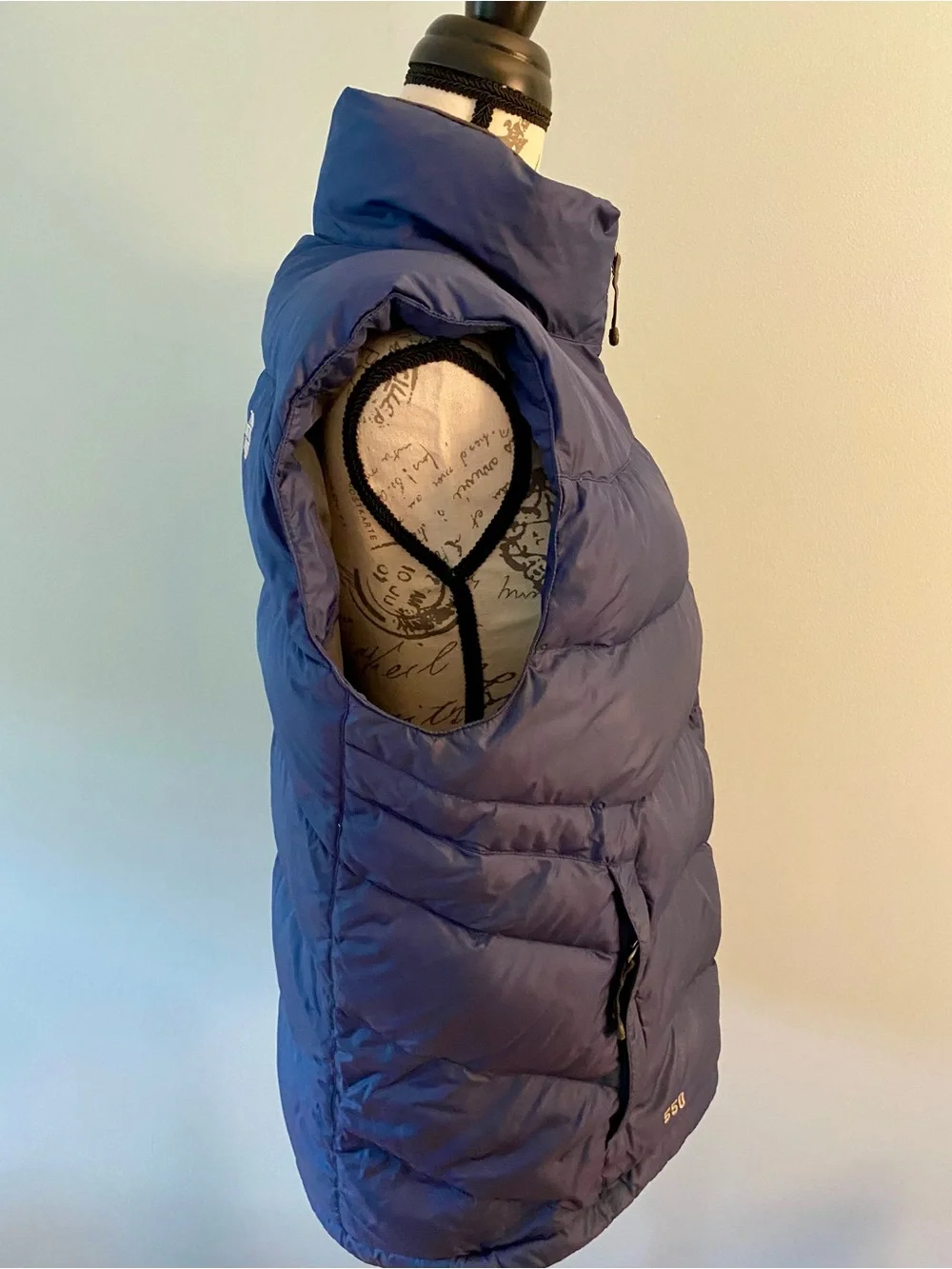The North Face Men’s 550 Down Vest in Deep Blue Size Medium